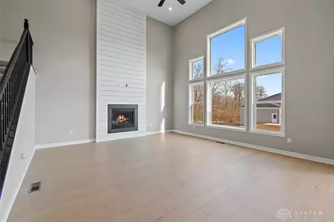 Living - 40 Wadestone Ln, Springboro, OH 45066 photo 2 of 5
