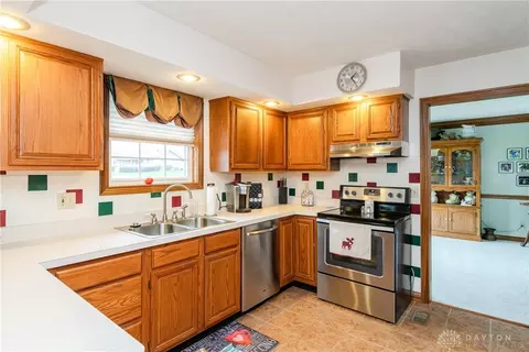 769 W Eva Cir, Springfield, OH 45504 photo 13