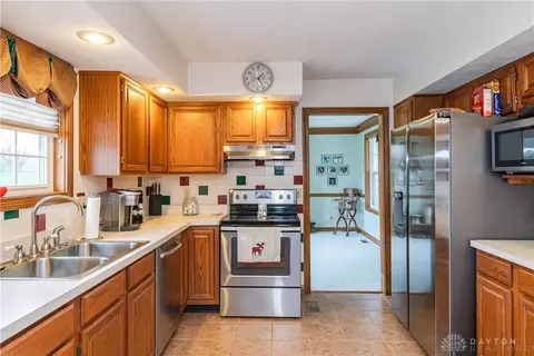 769 W Eva Cir, Springfield, OH 45504 photo 14
