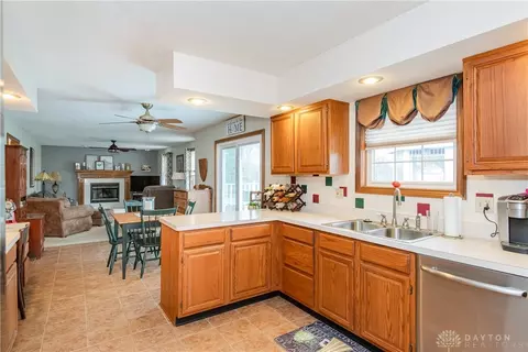 769 W Eva Cir, Springfield, OH 45504 photo 11
