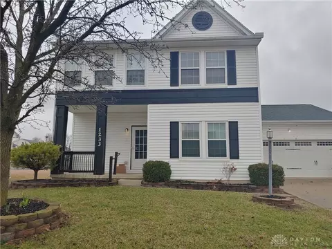 1233 Sunset Dr, Englewood, OH 45322