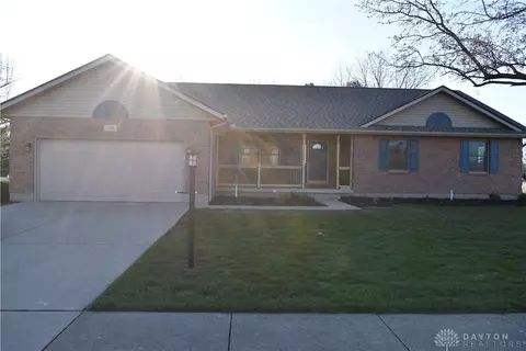 101 Irongate Dr, Englewood, OH 45322