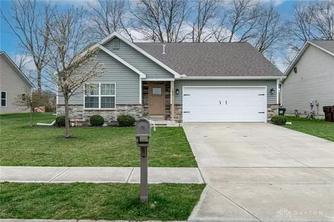 197 Riesling Dr, Englewood, OH 45322