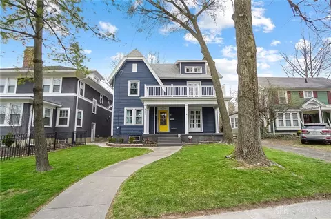 829 Far Hills Ave, Oakwood, OH 45419
