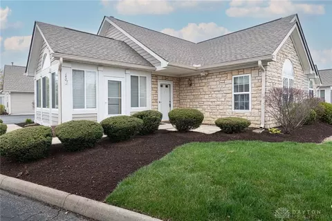 140 Edinburgh Village Dr, Washington Township, OH 45458