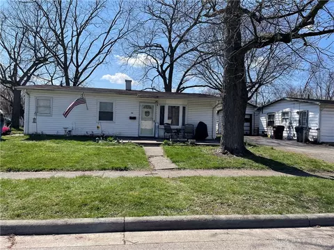206 Prentice Dr, New Carlisle, OH 45344