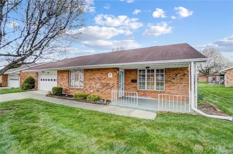 6805 Willow Creek Dr, Huber Heights, OH 45424