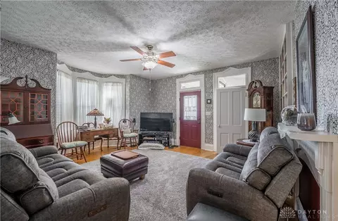 Living - 292 W Jackson Rd, Springfield, OH 45502 photo 3 of 10