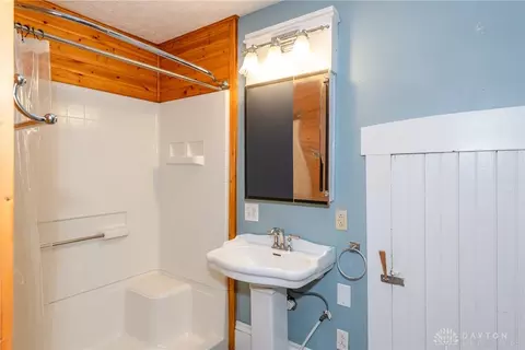 Bath - 292 W Jackson Rd, Springfield, OH 45502 photo 2 of 3