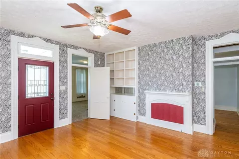 Living - 292 W Jackson Rd, Springfield, OH 45502 photo 2 of 10