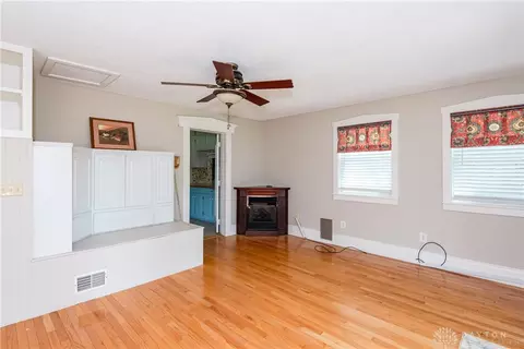 Living - 292 W Jackson Rd, Springfield, OH 45502 photo 9 of 10