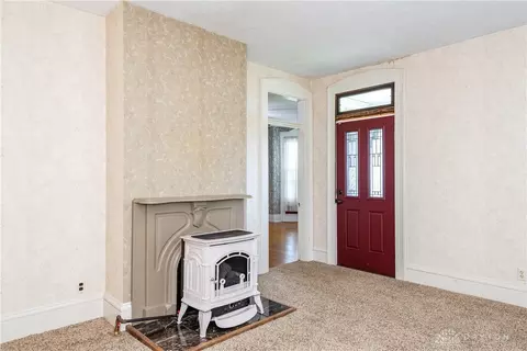 Living - 292 W Jackson Rd, Springfield, OH 45502 photo 6 of 10