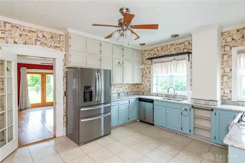 Kitchen - 292 W Jackson Rd, Springfield, OH 45502 photo 1 of 7