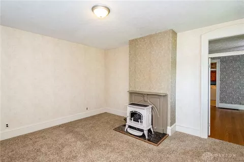 Living - 292 W Jackson Rd, Springfield, OH 45502 photo 5 of 10