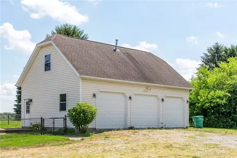 Exterior - 292 W Jackson Rd, Springfield, OH 45502 photo 9 of 18