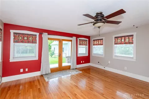 Living - 292 W Jackson Rd, Springfield, OH 45502 photo 8 of 10