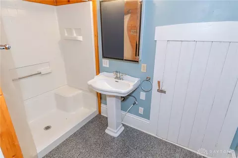Bath - 292 W Jackson Rd, Springfield, OH 45502 photo 3 of 3