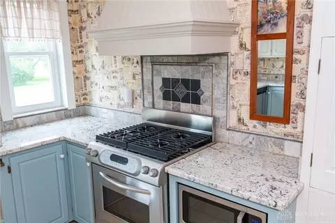 Kitchen - 292 W Jackson Rd, Springfield, OH 45502 photo 5 of 7