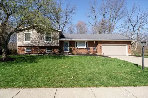 121 Deer Trail Dr, Springboro, OH 45066
