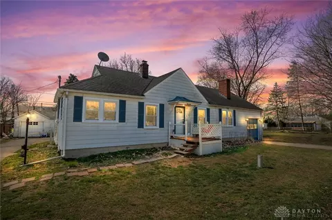17 Oak Rd, Medway, OH 45341