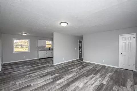 311 E South St, Gratis, OH 45330 photo 4
