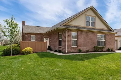 8823 Birkdale Hills Cir, Dayton, OH 45458