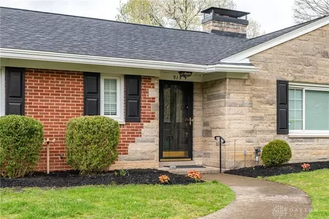 919 Laurelwood Rd, Kettering, OH 45419 photo 3