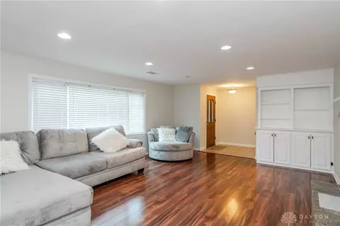919 Laurelwood Rd, Kettering, OH 45419 photo 8