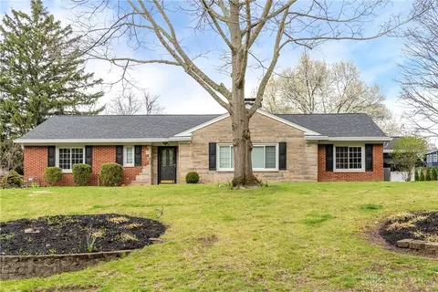 919 Laurelwood Rd, Kettering, OH 45419 photo 2
