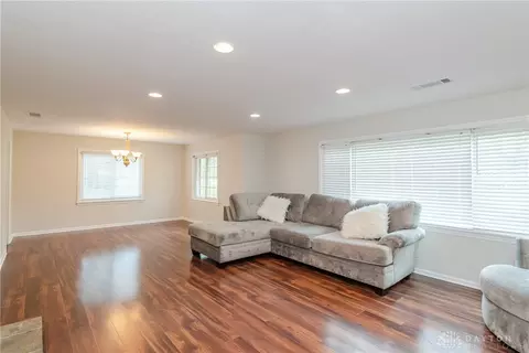 919 Laurelwood Rd, Kettering, OH 45419 photo 5