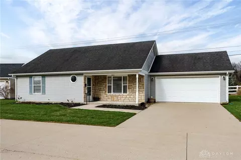 609 Fenview Dr, New Carlisle, OH 45344