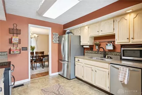 7284 Tamarind Trl, Dayton, OH 45459 photo 19