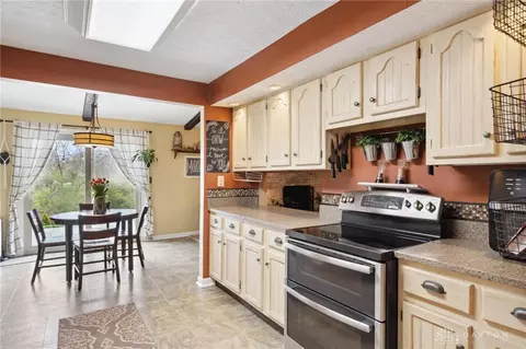 7284 Tamarind Trl, Dayton, OH 45459 photo 18