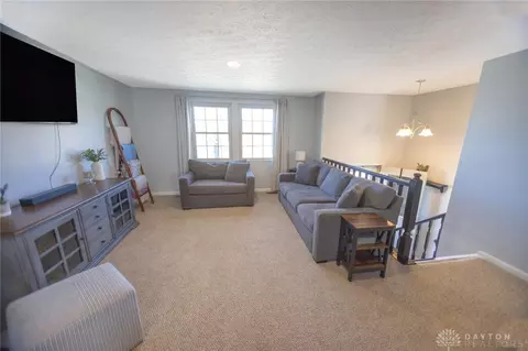 2712 Mapletree Ct, Reading, OH 45236 photo 2