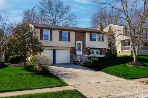 2712 Mapletree Ct, Reading, OH 45236