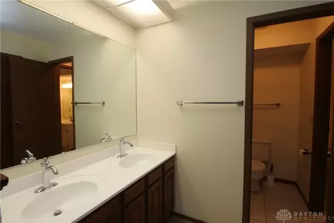 784 Pine Needles Dr, Centerville, OH 45458 photo 9