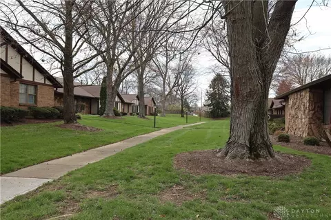 784 Pine Needles Dr, Centerville, OH 45458