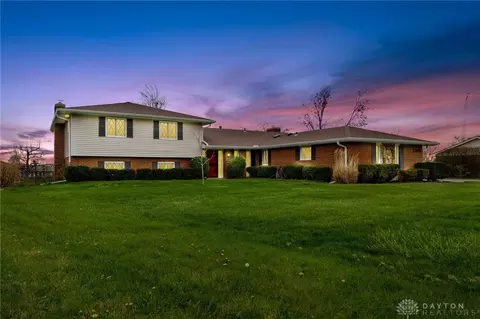 2399 Meadowgreen Dr, Dayton, OH 45431