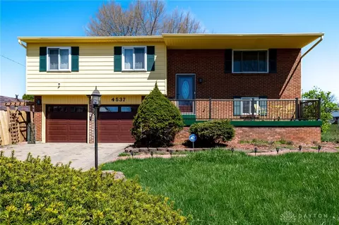 4537 College View Dr, Dayton, OH 45417