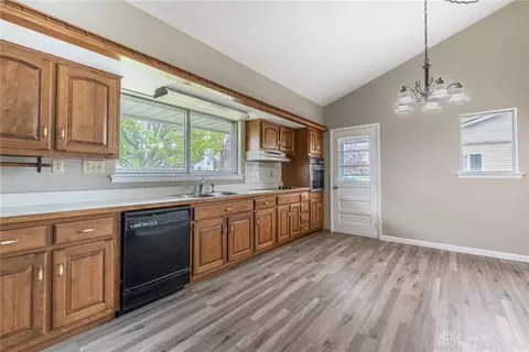 3749 Braddock St, Kettering, OH 45420 photo 8