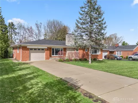 21 Marchester Dr, Kettering, OH 45429