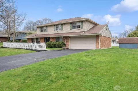 2325 Pondview Dr, Dayton, OH 45440