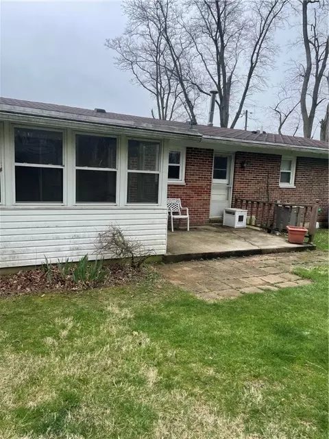 990 W Sparrow Rd, Springfield, OH 45502 photo 9
