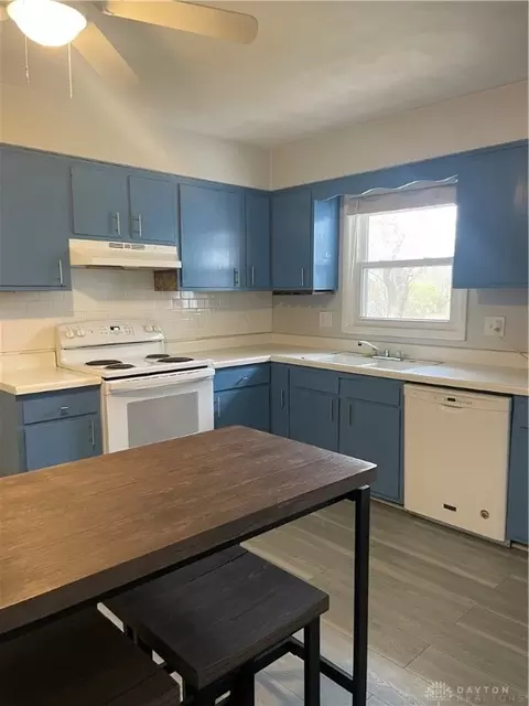 990 W Sparrow Rd, Springfield, OH 45502 photo 4