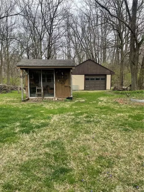 990 W Sparrow Rd, Springfield, OH 45502 photo 8