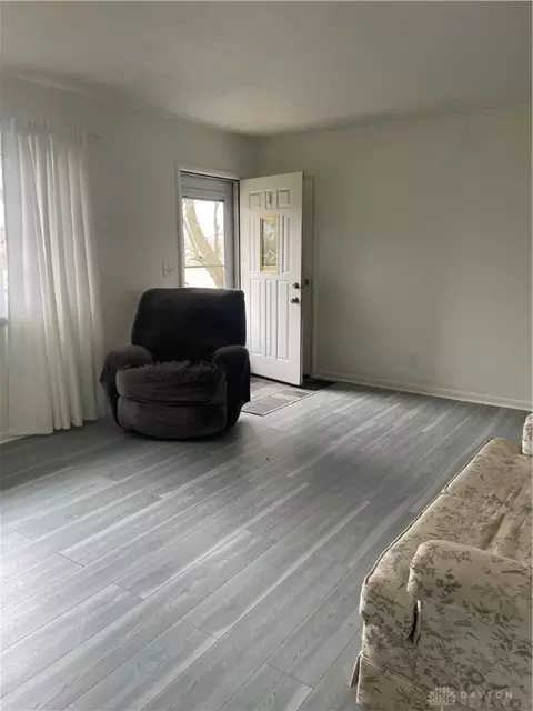 990 W Sparrow Rd, Springfield, OH 45502 photo 3