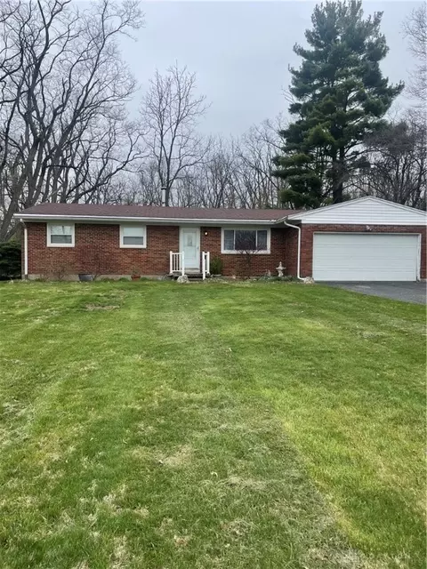 990 W Sparrow Rd, Springfield, OH 45502