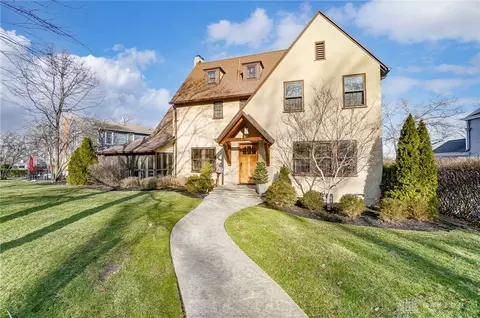 329 Northview Rd, Oakwood, OH 45419