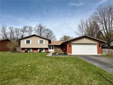 2253 E Whipp Rd, Kettering, OH 45440