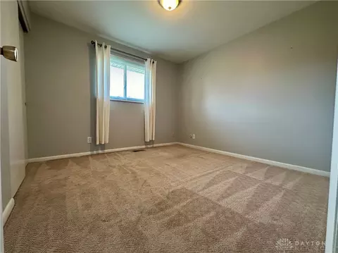 2253 E Whipp Rd, Kettering, OH 45440 photo 18
